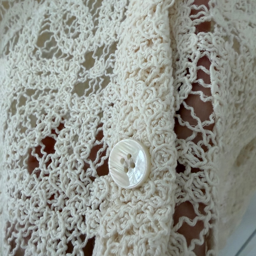 HM Divided Ivory Lace Button-Up Top - Picture 5 of 7